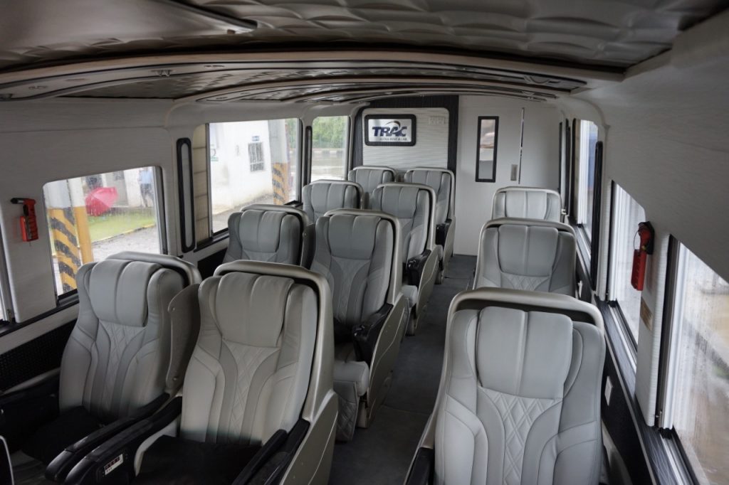 konfigurasi tempat duduk 1-2 di bus Trac Luxury 11 seats