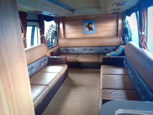interior dengan sofa - bus Pandawa 87 Super Double Decker Premium Class