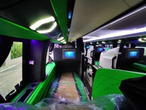 kabin personal dilengkapi dengan entertainment system di bus Pandawa 87 Suites Class Sleeper Bus
